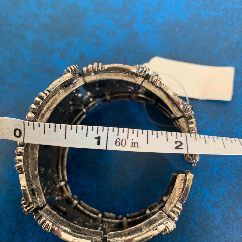 Cuff - Picture 7 of 7